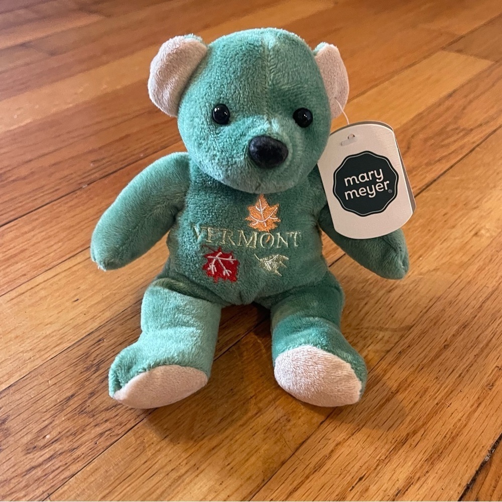 Mary Meyer | Small Green Vermont Bear | 7 in